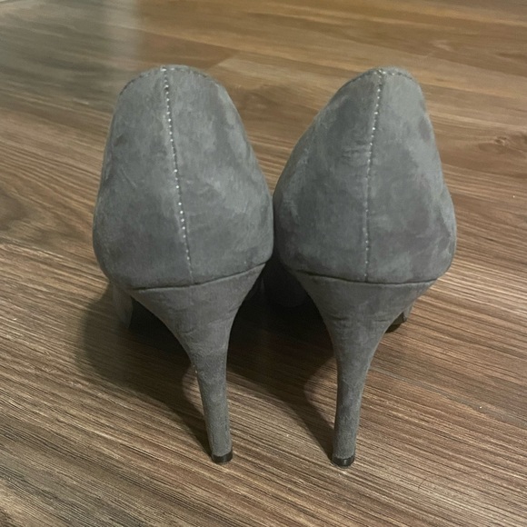 LC Lauren Conrad Gray Suede Heels 🩶 - Picture 4 of 6